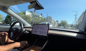 Tesla autopilot sähköauto